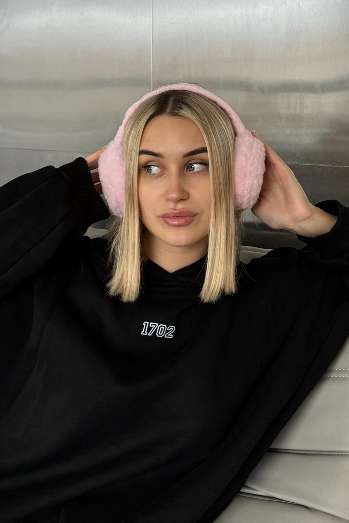 Хутряні теплі жіночі навушники without pink, рожевого кольору